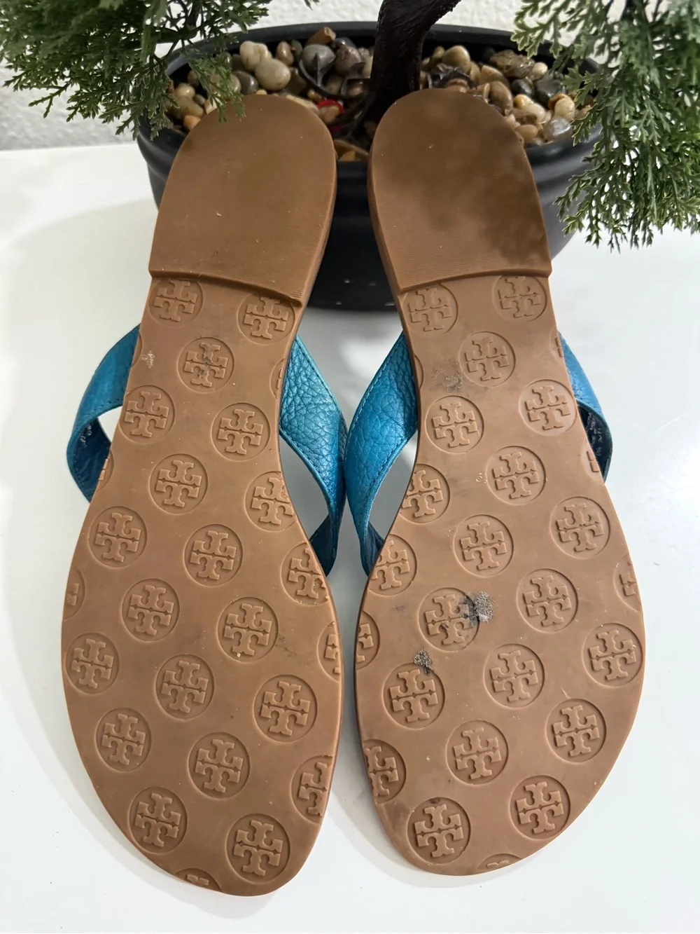 Tory Burch sandals size 9 Teal Leather Logo Thong Flip